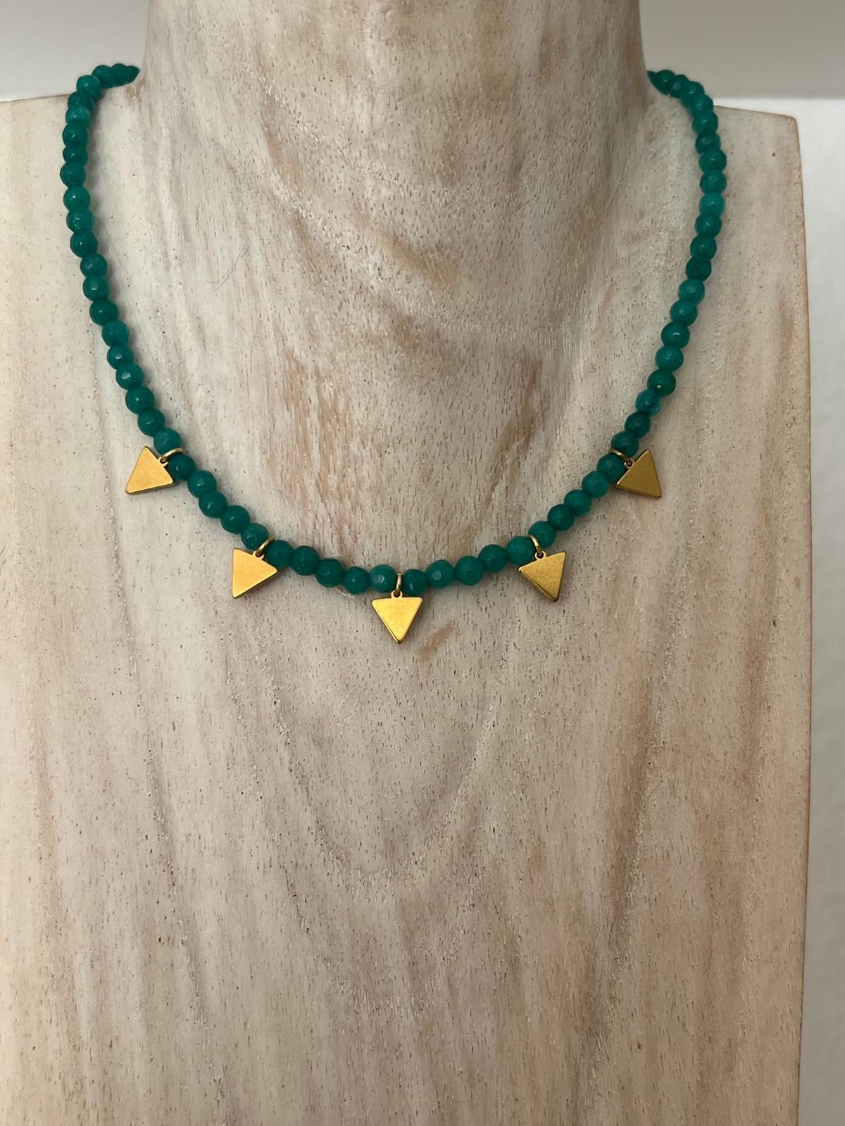 Collar Triángulos Dorados con Ágatas