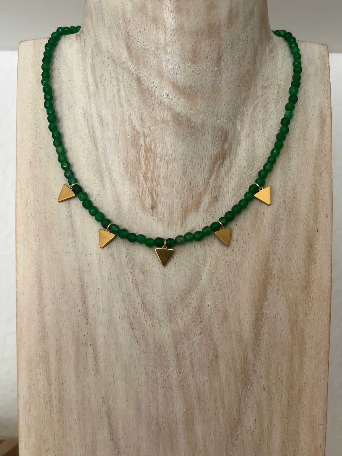 Collar Triángulos Dorados con Ágatas