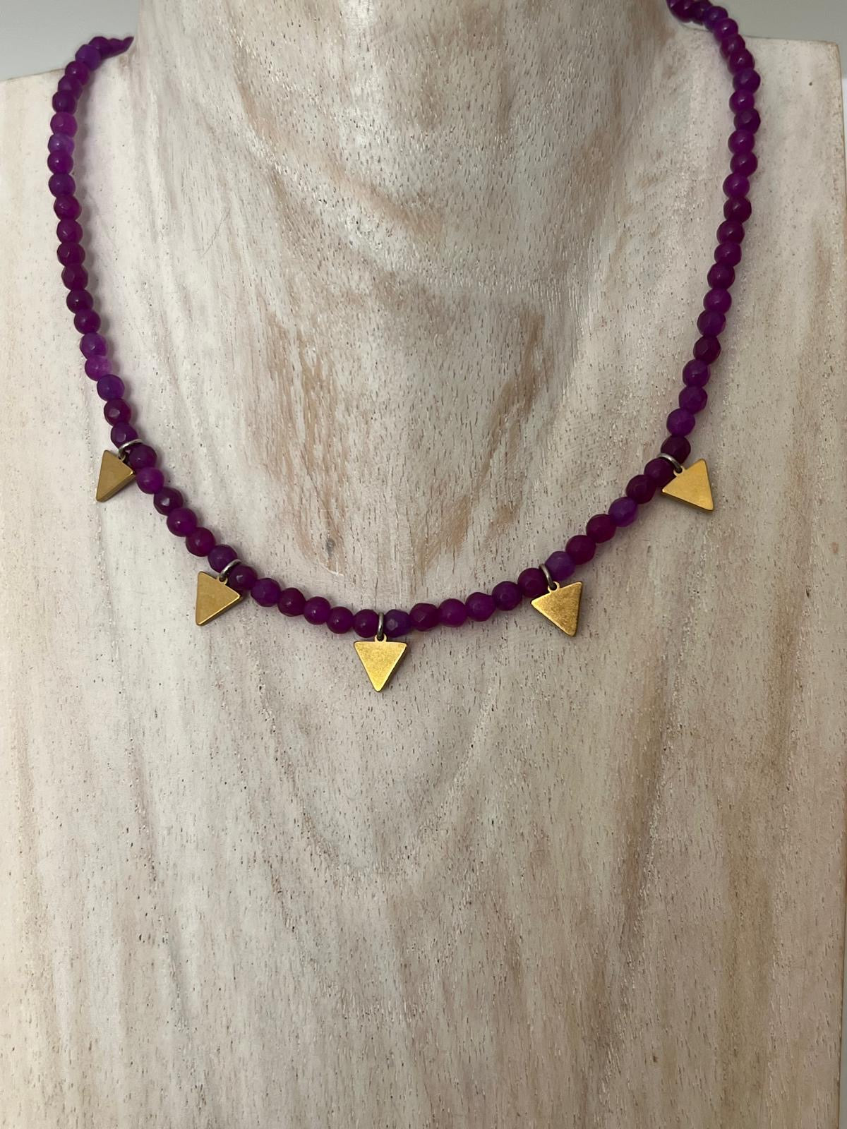 Collar Triángulos Dorados con Ágatas
