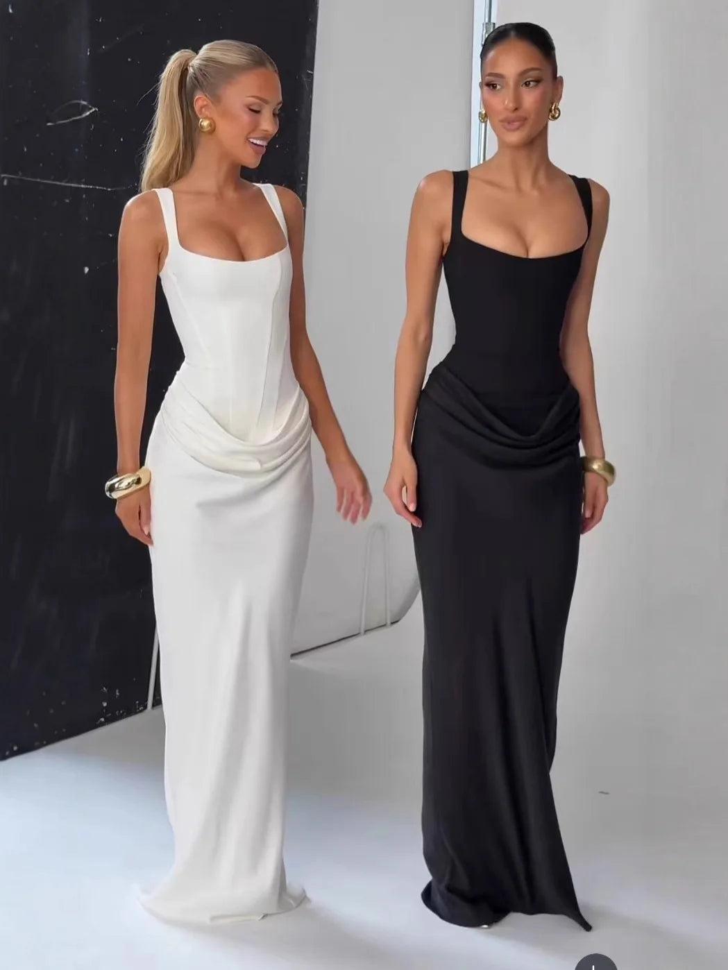 Vestido Largo Fruncido con Espalda Descubierta