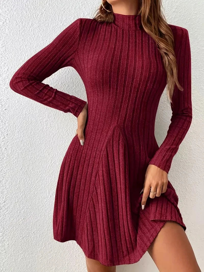 Vestido de Rayas con Cuello Alto y Falda Evasé