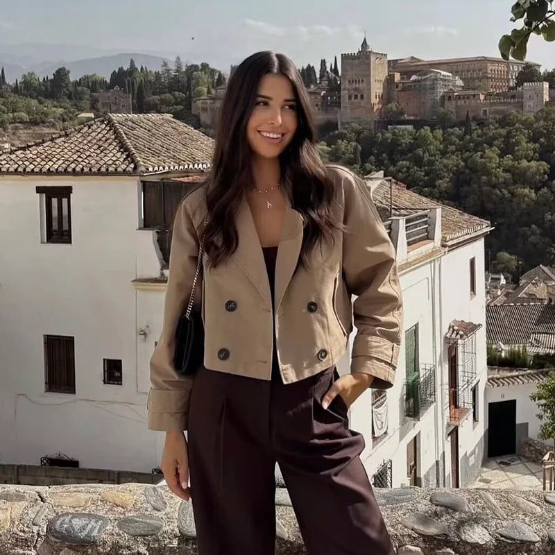 Gabardina Corta Cruzada con Cuello Solapa