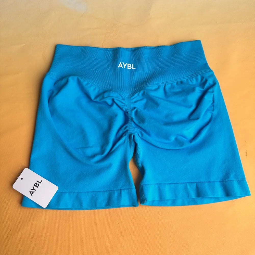 Conjunto Deportivo de Top Halter y Short de Tiro Alto