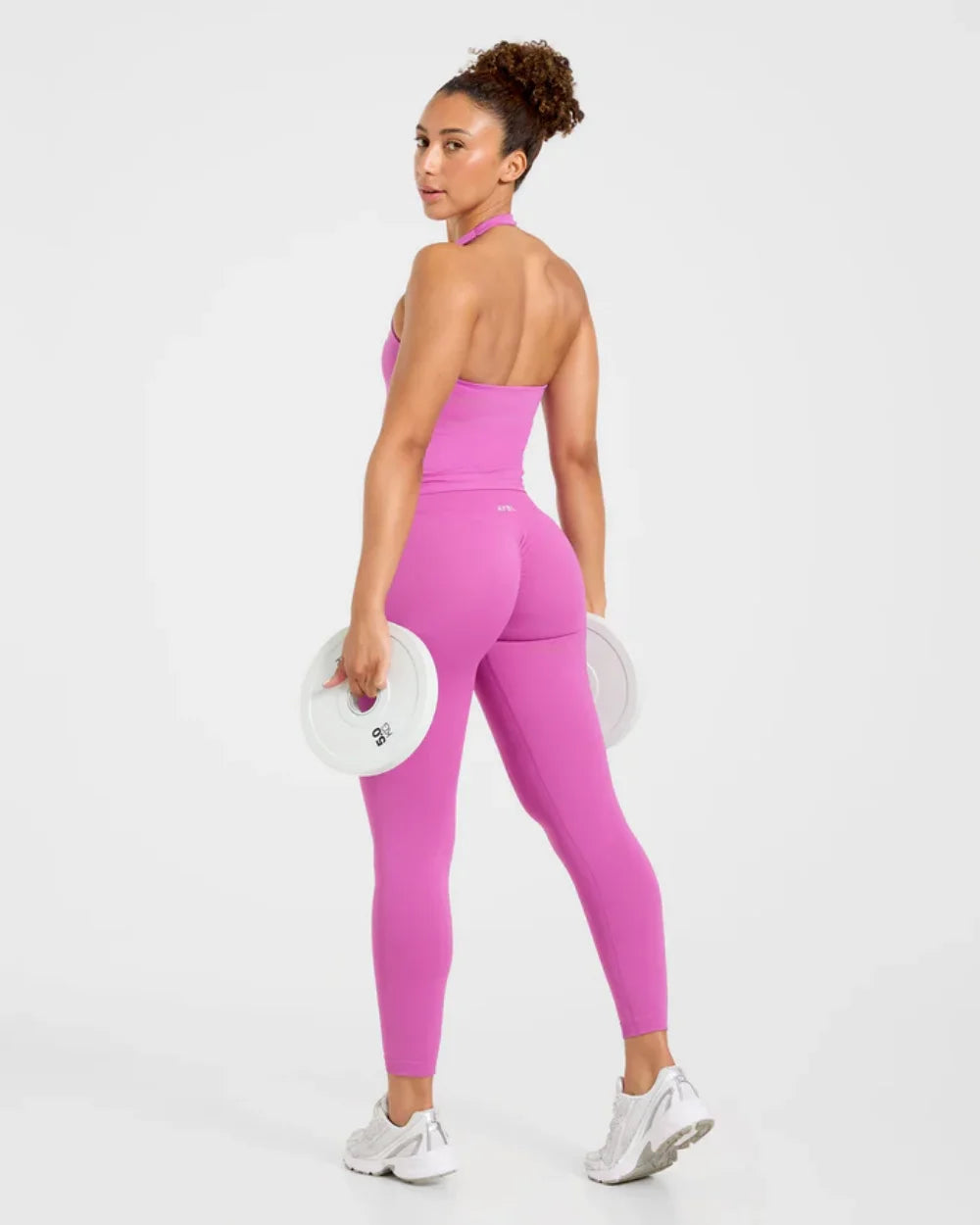 Conjunto Deportivo de Top Halter y Short de Tiro Alto