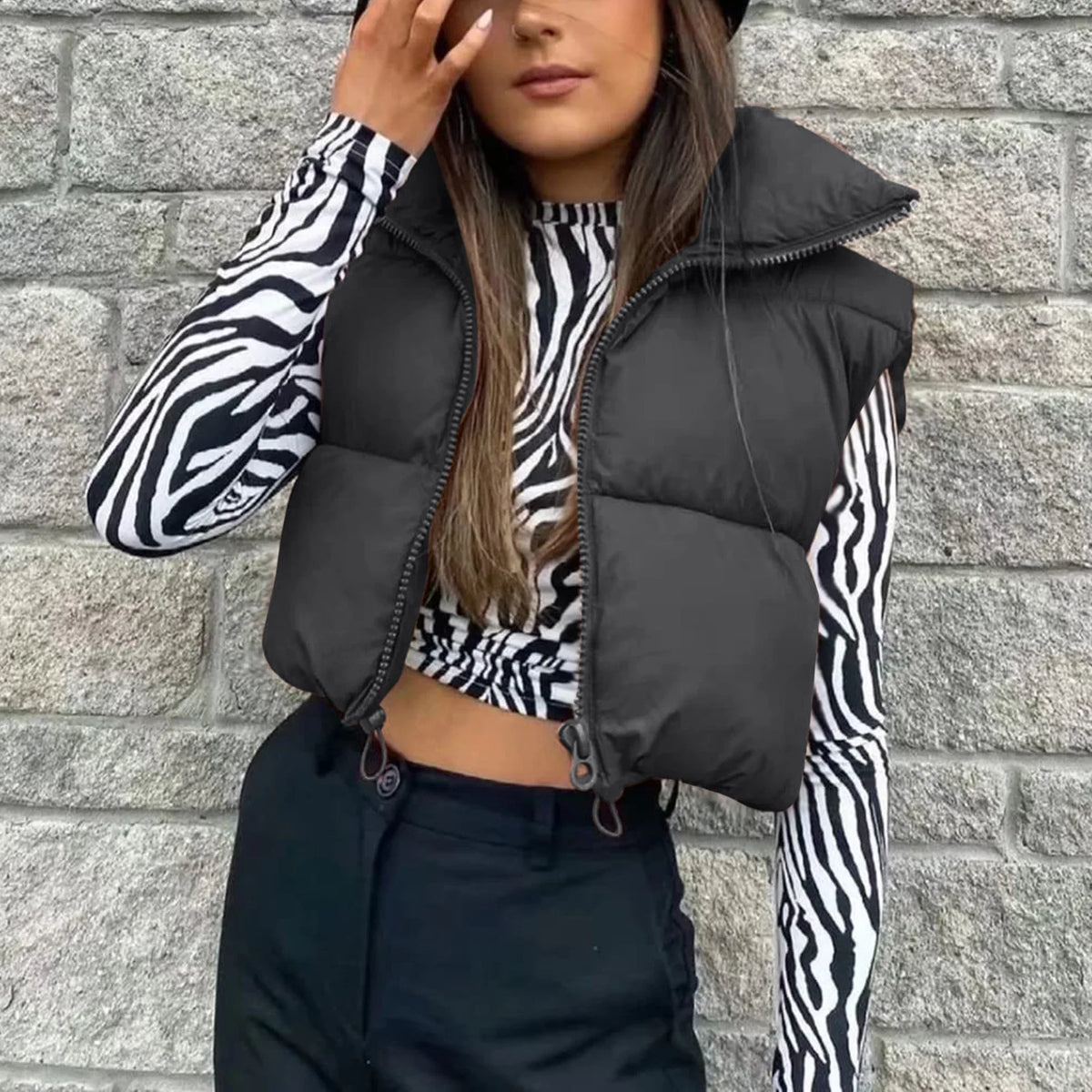 Chaleco Acolchado Corto con Cuello Alto