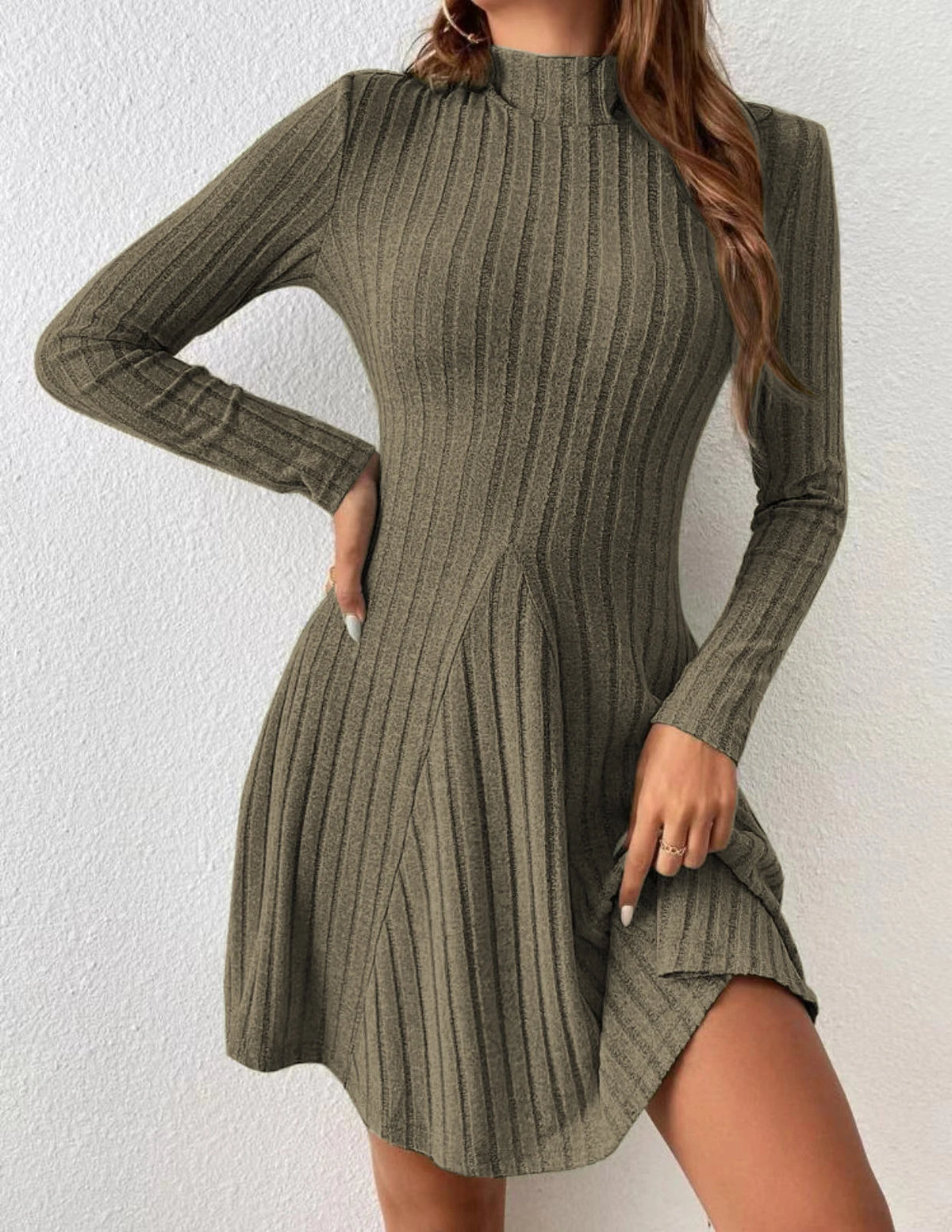 Vestido de Rayas con Cuello Alto y Falda Evasé