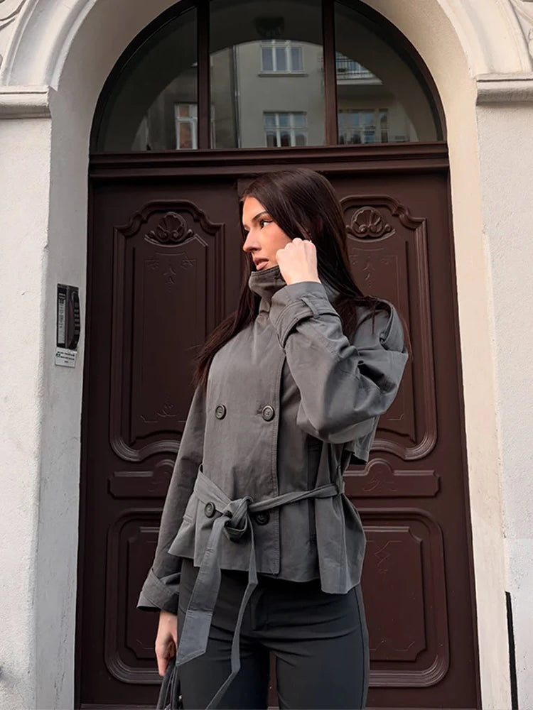 Gabardina Cruzada con Cuello Alto y Lazada
