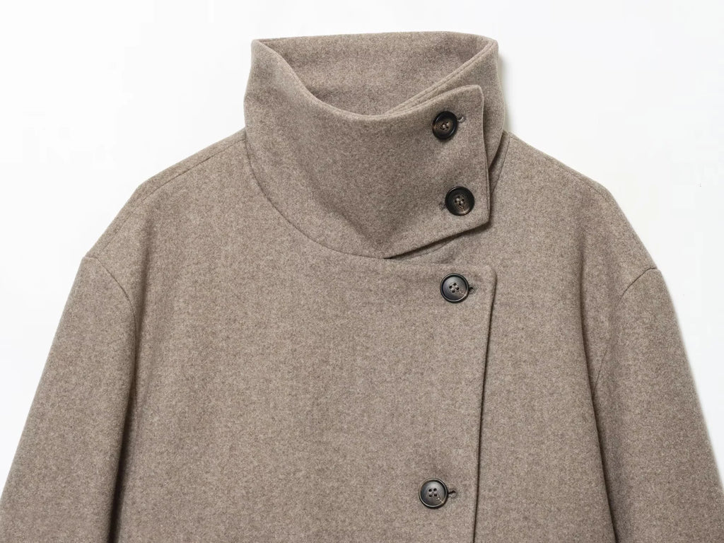 Abrigo Holgado con Cuello Solapa y Botones