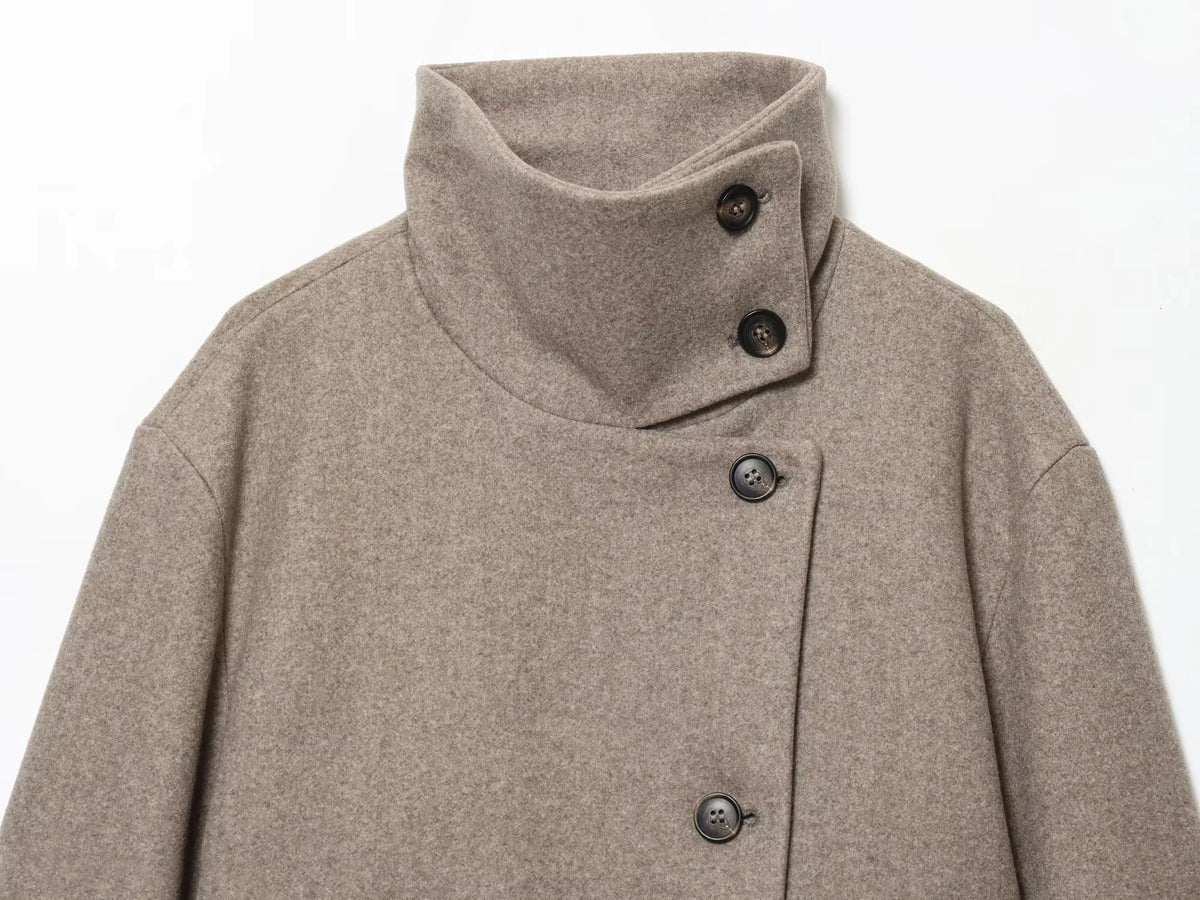 Abrigo Holgado con Cuello Solapa y Botones