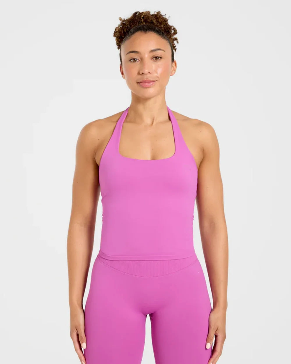 Conjunto Deportivo de Top Halter y Short de Tiro Alto
