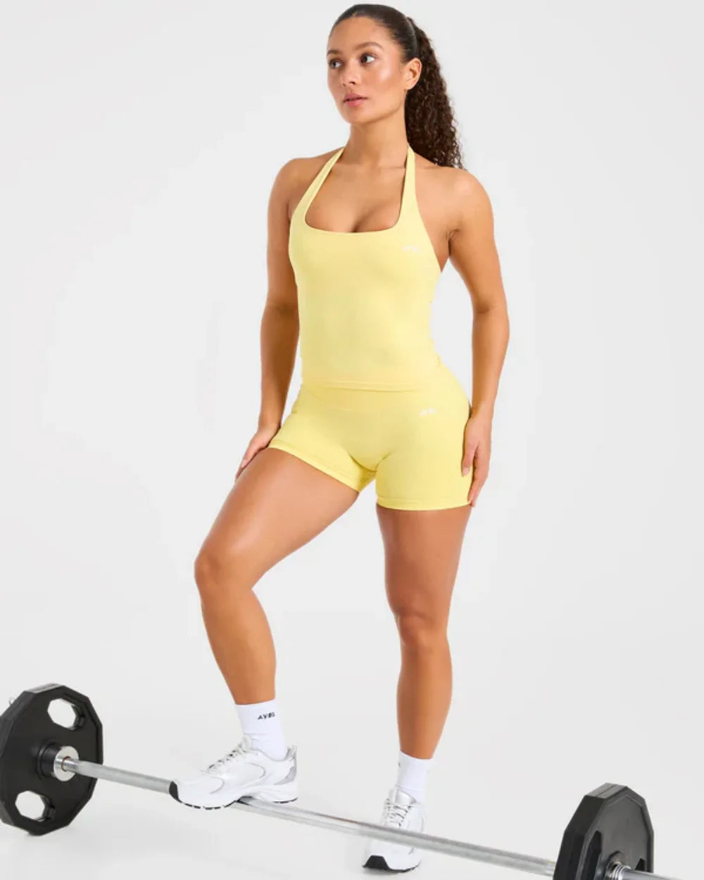 Conjunto Deportivo de Top Halter y Short de Tiro Alto