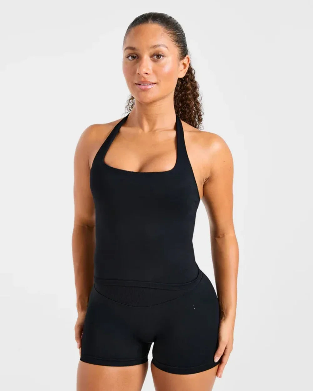 Conjunto Deportivo de Top Halter y Short de Tiro Alto
