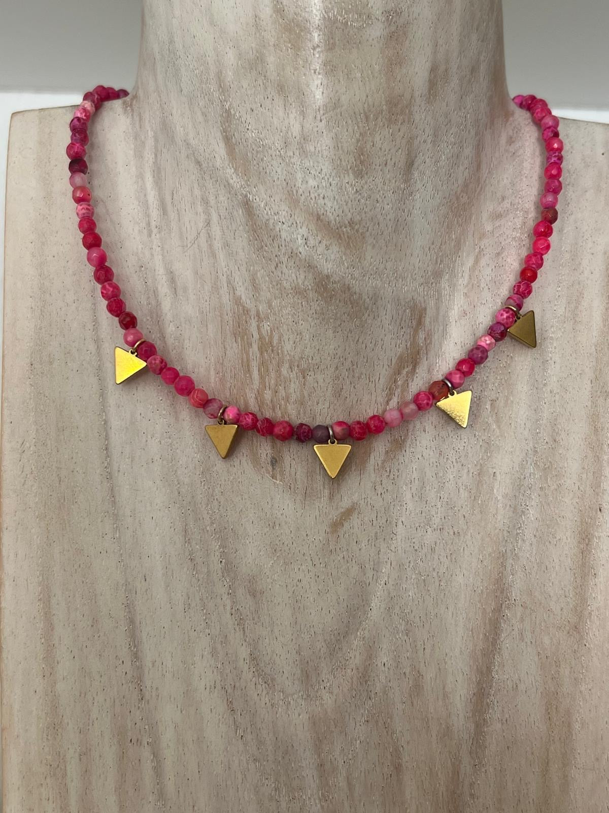 Collar Triángulos Dorados con Ágatas